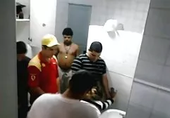 श्यामला खुशी के साथ सेक्सी अंग्रेजी फुल एचडी वीडियो उसकी गांड में एक गर्म मुर्गा लेता है।