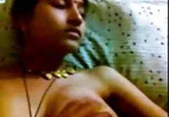 एक व्यक्ति ने अंग्रेजी सेक्सी फुल एक युवा प्रेमिका को स्टॉकिंग्स में कैंसर डाल दिया और उसके साथ मारपीट शुरू कर दी